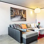Grosse Mit Garten Apartmán *