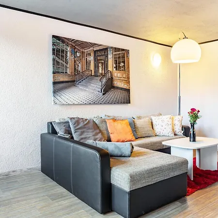 Grosse Mit Garten شقة *