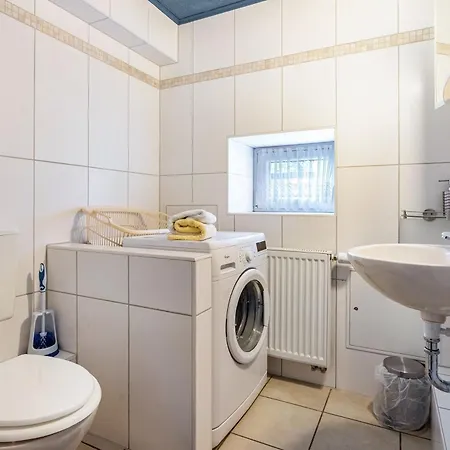 Grosse Mit Garten شقة